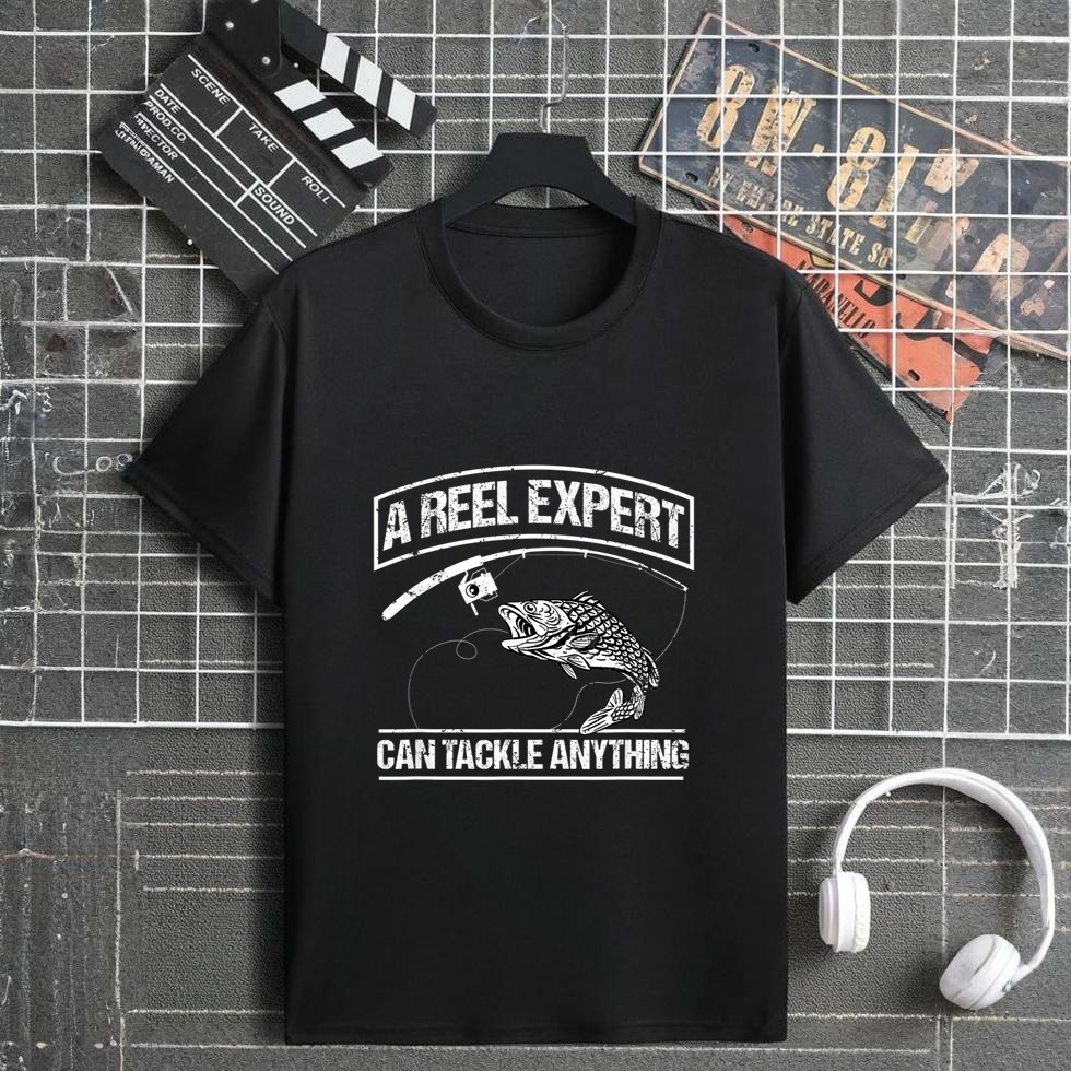 A Reel Expert Can Tackle Anything  Funny Fish & Fishing Pun T-Shirt