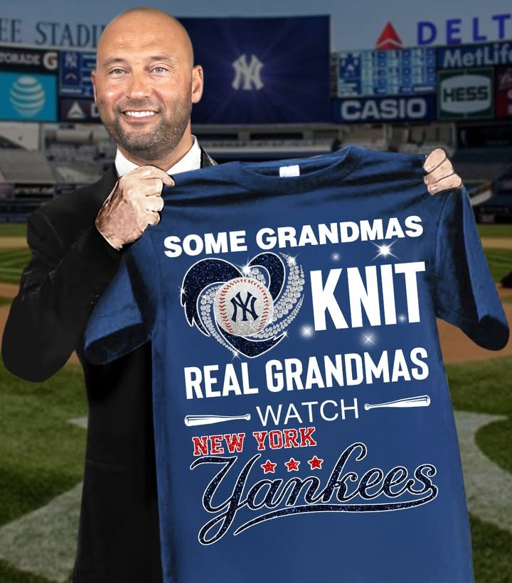 New York Yankees Some Grandmas Knit Real Grandmas Watch T-Shirt Gift For Yankees Fans